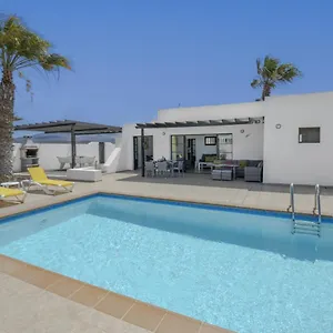 Villa Dulce Vista Costa Papagayo With Large Heated Private Pool & Air Conditioning, Playa Blanca (Lanzarote)